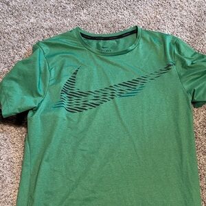 Nike Men's Green Short Sleeve Tee
